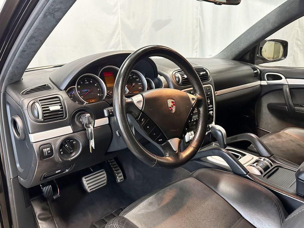 2010 Porsche Cayenne AWD 4dr GTS Tiptronic - 23031446 - 22