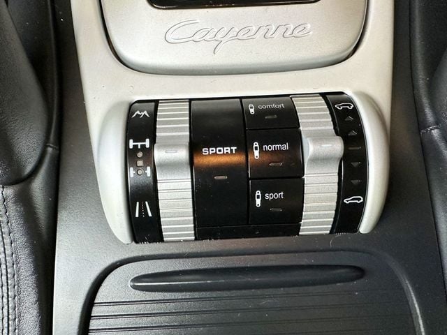 2010 Porsche Cayenne AWD 4dr GTS Tiptronic - 23031446 - 37