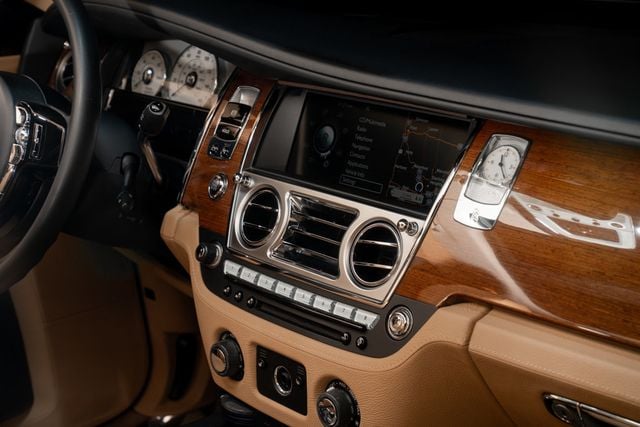 2010 Rolls-Royce Ghost 4dr Sedan - 23098444 - 17