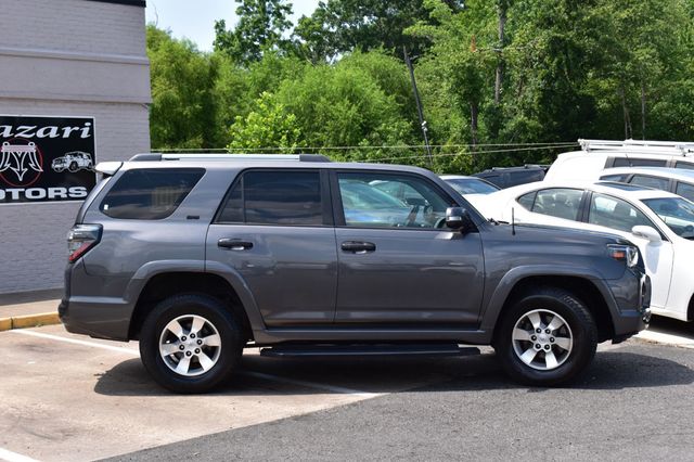 2010 Toyota 4Runner SR5 - 23049564 - 4