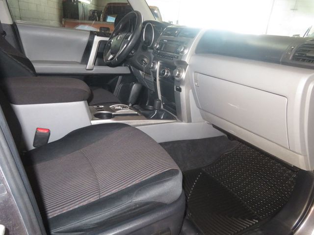 2010 Toyota 4Runner TOYOTA 4RUNNER 4X4 EXTRA CLEAN 2OWNER SR5  4X4  - 22975969 - 33