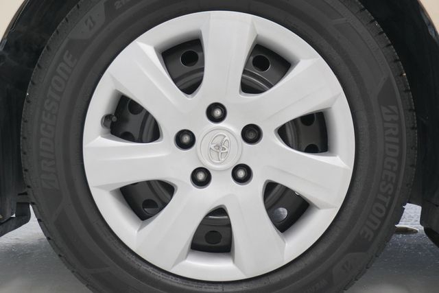 2010 Toyota Camry  - 22921710 - 19