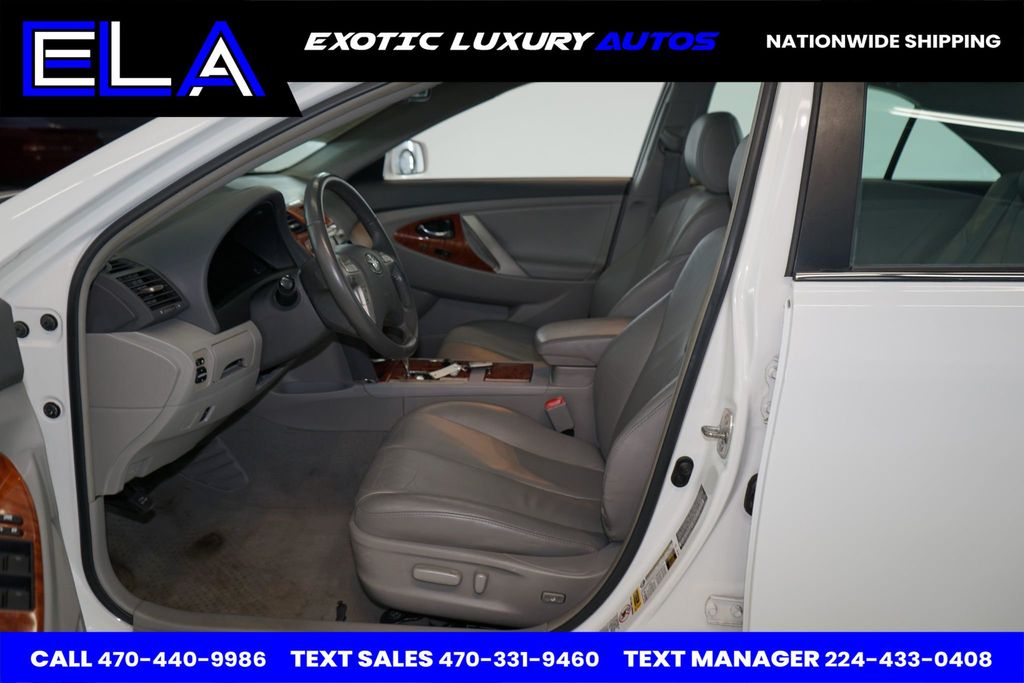 2010 Toyota Camry 1 OWNER! WOW! V6 XLE WITH NAVIGATION! REAR CAMERA! LEATHER!  - 22761079 - 22