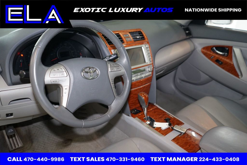 2010 Toyota Camry 1 OWNER! WOW! V6 XLE WITH NAVIGATION! REAR CAMERA! LEATHER!  - 22761079 - 25