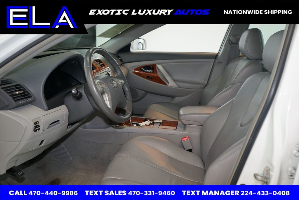 2010 Toyota Camry 1 OWNER! WOW! V6 XLE WITH NAVIGATION! REAR CAMERA! LEATHER!  - 22761079 - 26