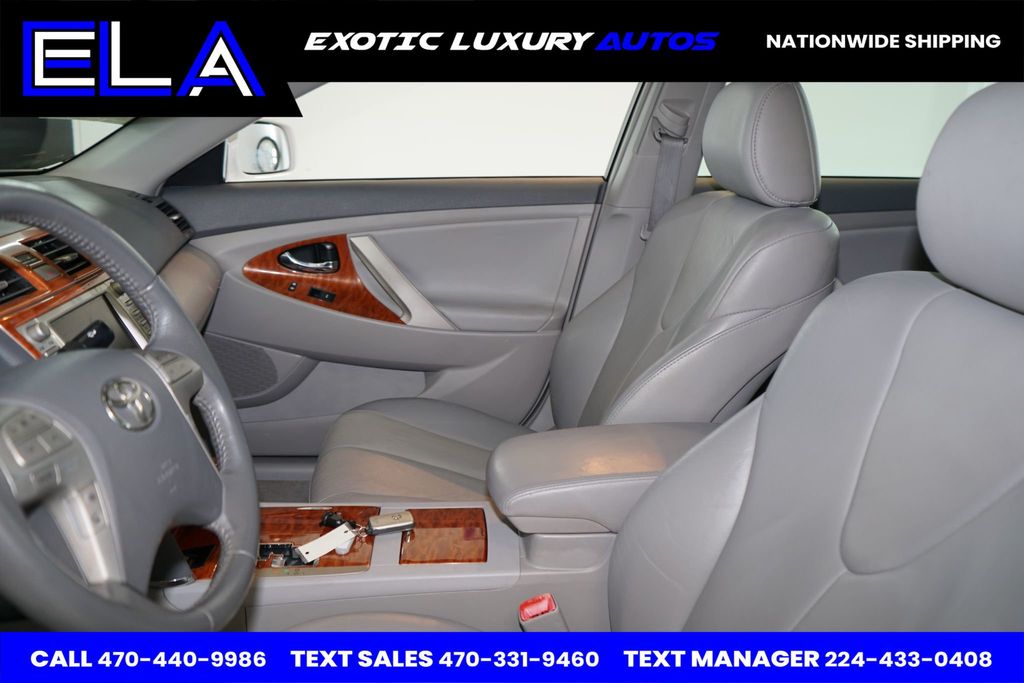 2010 Toyota Camry 1 OWNER! WOW! V6 XLE WITH NAVIGATION! REAR CAMERA! LEATHER!  - 22761079 - 27