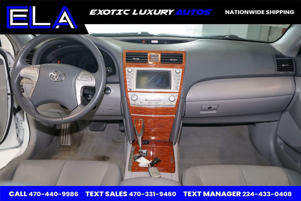 2010 Toyota Camry 1 OWNER! WOW! V6 XLE WITH NAVIGATION! REAR CAMERA! LEATHER!  - 22761079 - 32