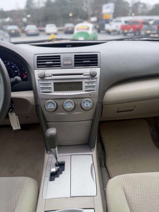 2010 Toyota Camry 4dr Sedan I4 Automatic LE - 22972317 - 9