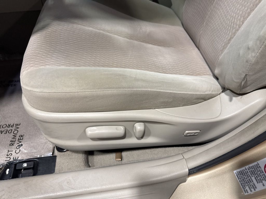 2010 Toyota Camry 4dr Sedan I4 Automatic LE - 22993283 - 17