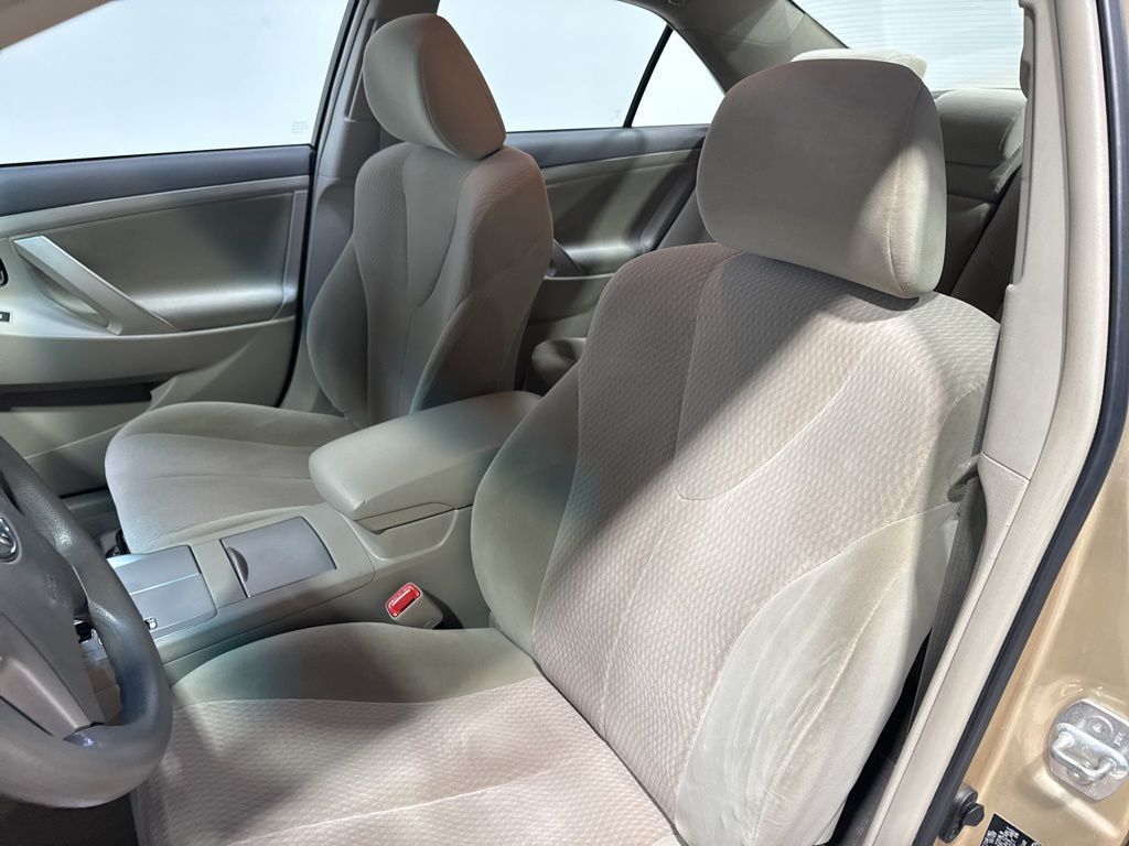 2010 Toyota Camry 4dr Sedan I4 Automatic LE - 22993283 - 18