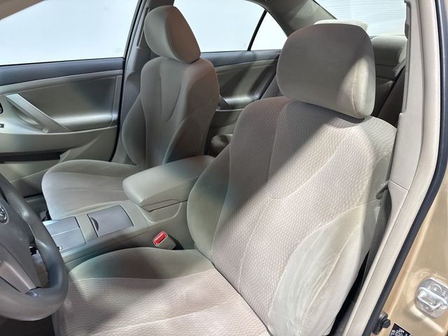 2010 Toyota Camry 4dr Sedan I4 Automatic LE - 22993283 - 18