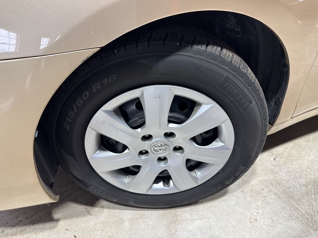 2010 Toyota Camry 4dr Sedan I4 Automatic LE - 22993283 - 1