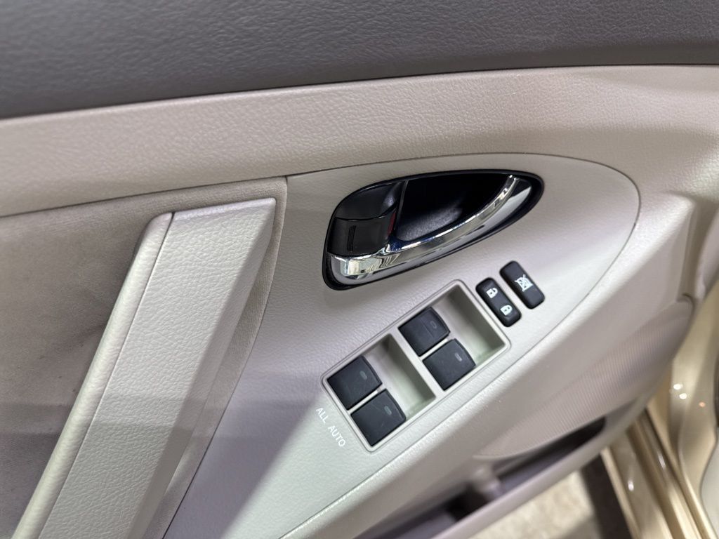 2010 Toyota Camry 4dr Sedan I4 Automatic LE - 22993283 - 20