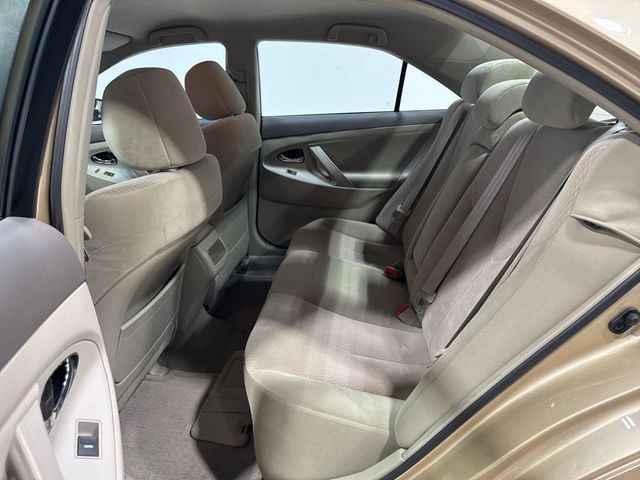 2010 Toyota Camry 4dr Sedan I4 Automatic LE - 22993283 - 21