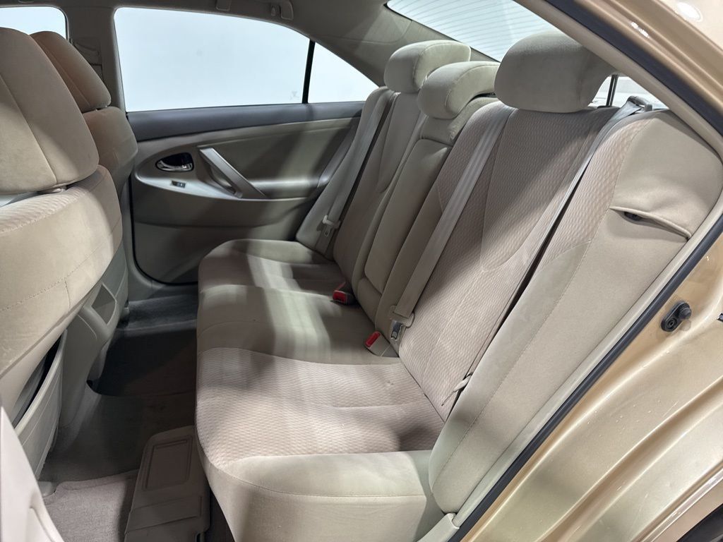 2010 Toyota Camry 4dr Sedan I4 Automatic LE - 22993283 - 22