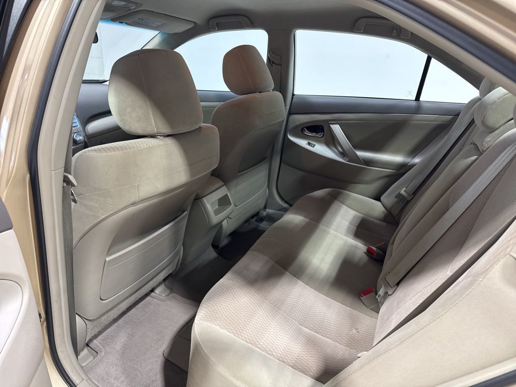 2010 Toyota Camry 4dr Sedan I4 Automatic LE - 22993283 - 23