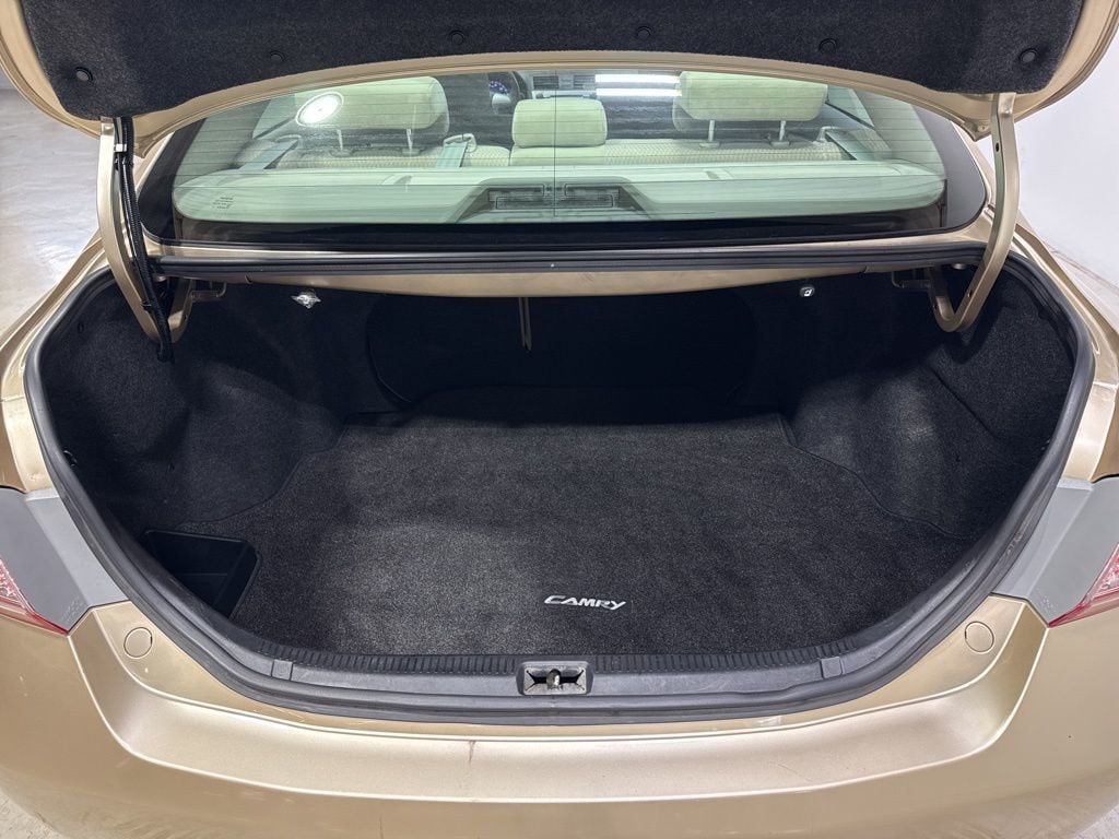 2010 Toyota Camry 4dr Sedan I4 Automatic LE - 22993283 - 25