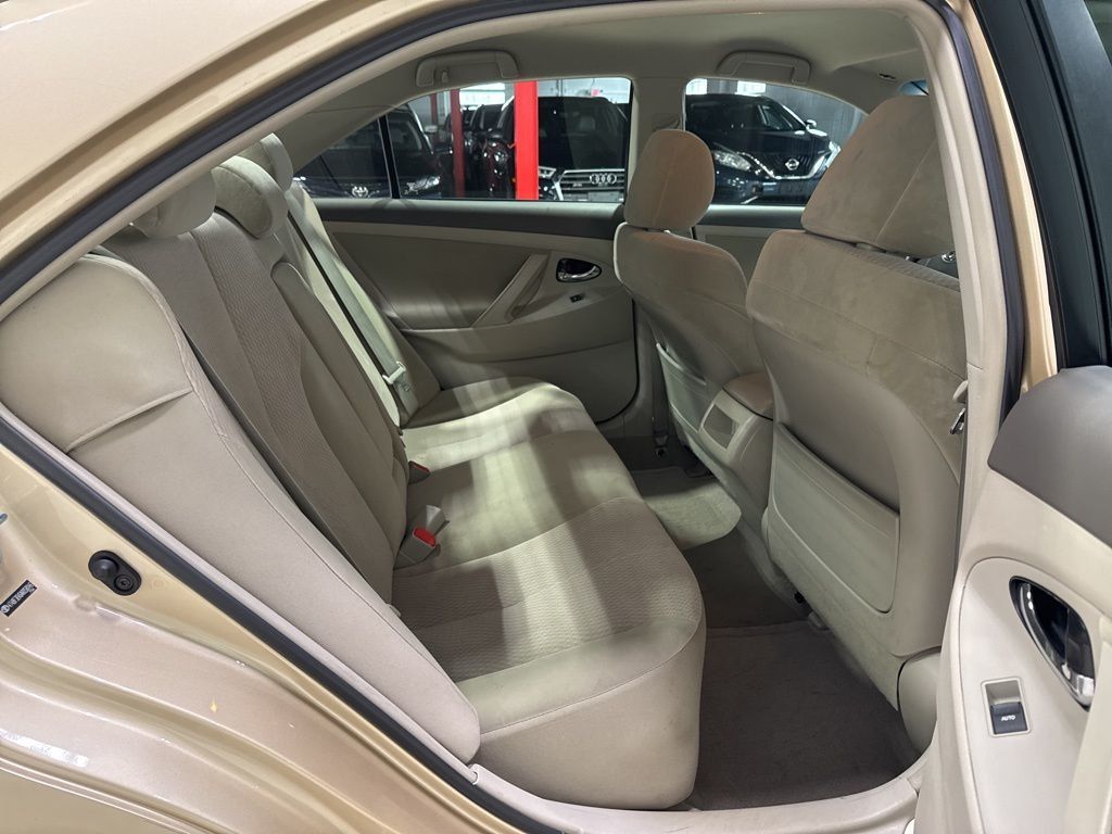 2010 Toyota Camry 4dr Sedan I4 Automatic LE - 22993283 - 26