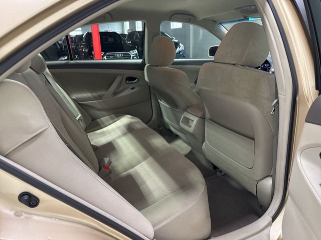 2010 Toyota Camry 4dr Sedan I4 Automatic LE - 22993283 - 27