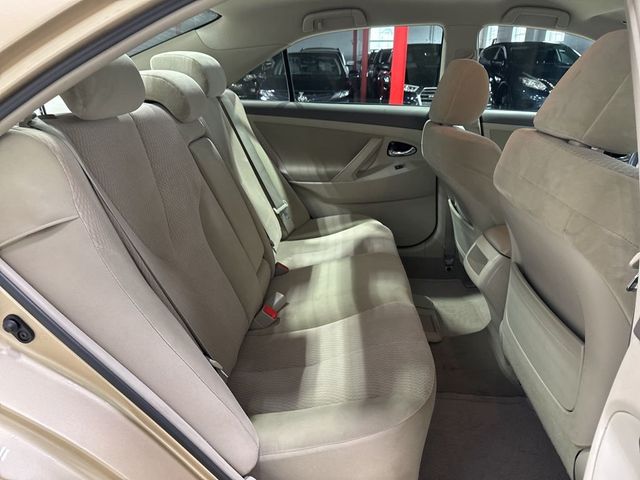 2010 Toyota Camry 4dr Sedan I4 Automatic LE - 22993283 - 28