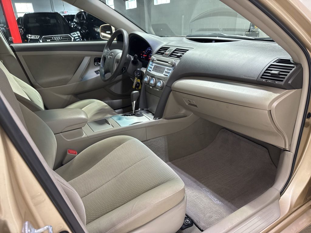 2010 Toyota Camry 4dr Sedan I4 Automatic LE - 22993283 - 31