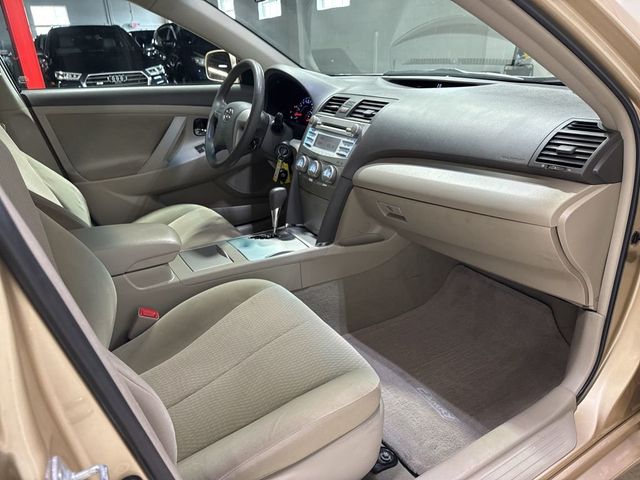 2010 Toyota Camry 4dr Sedan I4 Automatic LE - 22993283 - 31