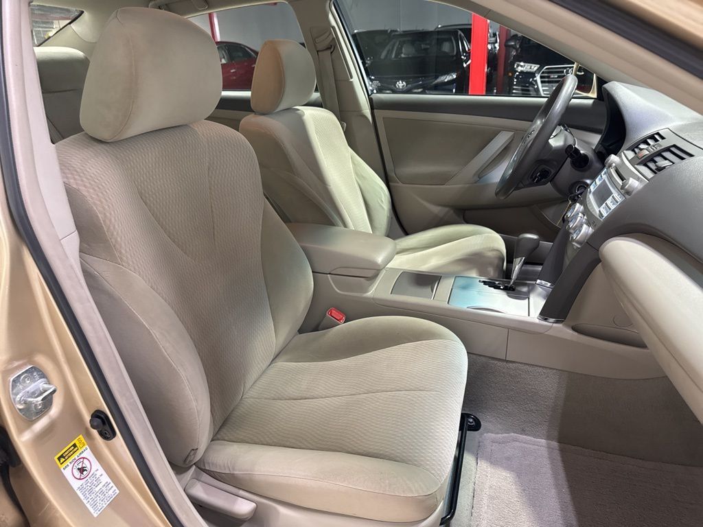 2010 Toyota Camry 4dr Sedan I4 Automatic LE - 22993283 - 32