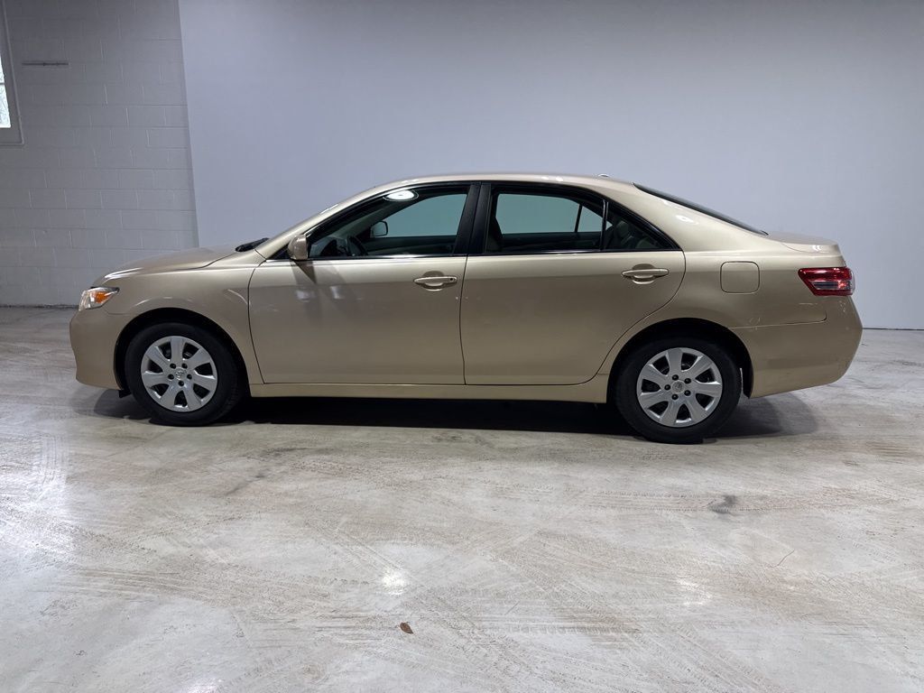 2010 Toyota Camry 4dr Sedan I4 Automatic LE - 22993283 - 3