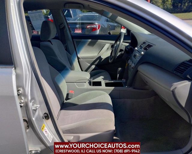 2010 Toyota Camry 4dr Sedan I4 Automatic LE - 22924320 - 19