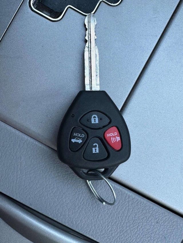 2010 Toyota Camry 4dr Sedan I4 Automatic LE - 22949710 - 23