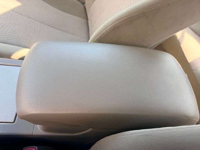 2010 Toyota Camry 4dr Sedan I4 Automatic LE - 23033651 - 32