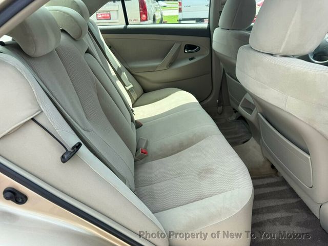 2010 Toyota Camry 4dr Sedan I4 Automatic LE - 22885221 - 11