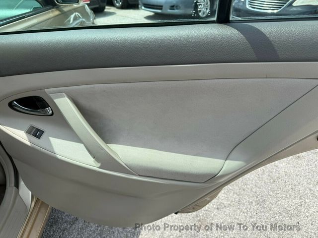 2010 Toyota Camry 4dr Sedan I4 Automatic LE - 22885221 - 14