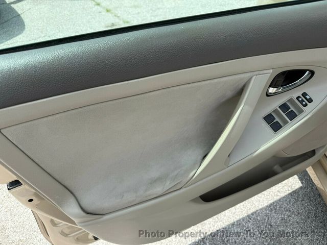 2010 Toyota Camry 4dr Sedan I4 Automatic LE - 22885221 - 17