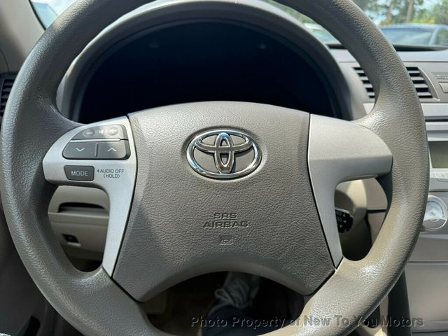 2010 Toyota Camry 4dr Sedan I4 Automatic LE - 22885221 - 4
