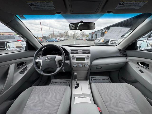 2010 Toyota Camry 4dr Sedan I4 Automatic LE - 22987375 - 11