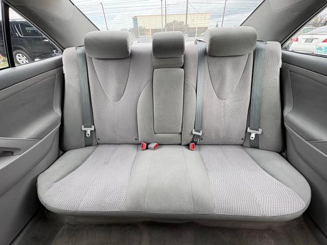 2010 Toyota Camry 4dr Sedan I4 Automatic LE - 22987375 - 17