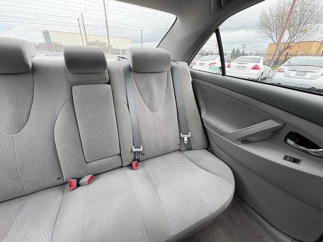 2010 Toyota Camry 4dr Sedan I4 Automatic LE - 22987375 - 18