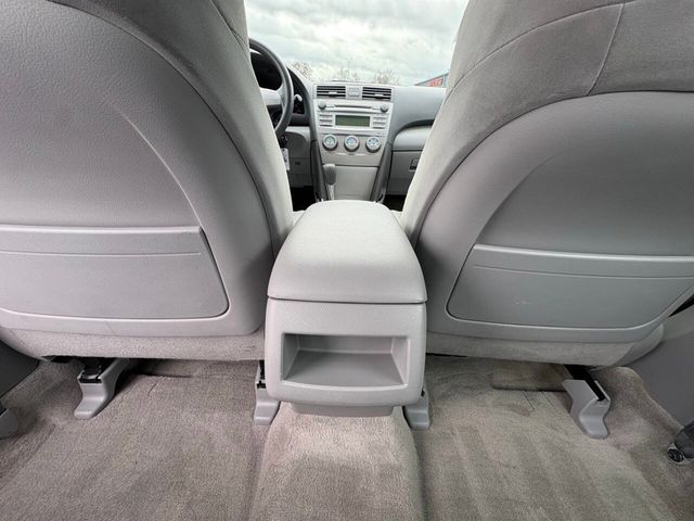 2010 Toyota Camry 4dr Sedan I4 Automatic LE - 22987375 - 20