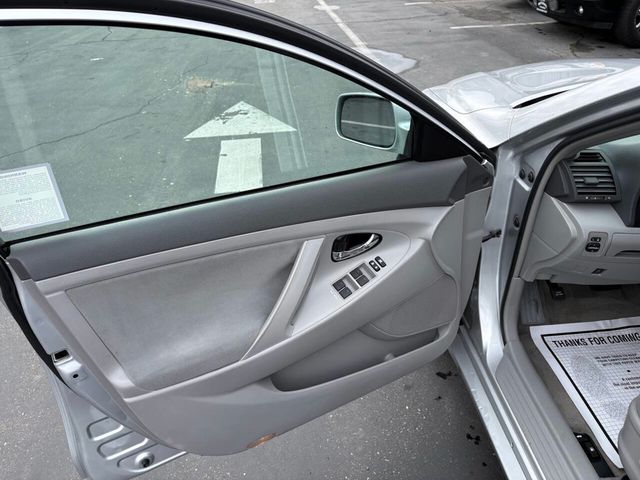 2010 Toyota Camry 4dr Sedan I4 Automatic LE - 22987375 - 21