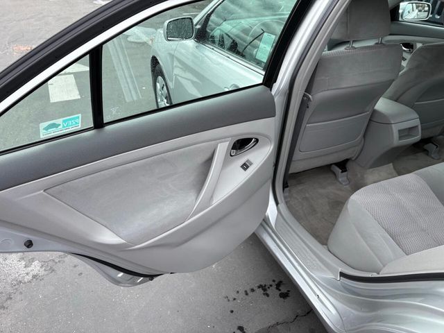 2010 Toyota Camry 4dr Sedan I4 Automatic LE - 22987375 - 22