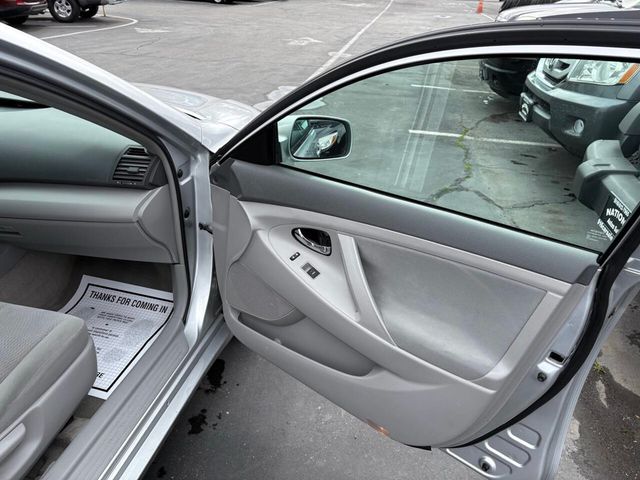 2010 Toyota Camry 4dr Sedan I4 Automatic LE - 22987375 - 23