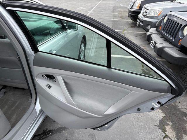 2010 Toyota Camry 4dr Sedan I4 Automatic LE - 22987375 - 24