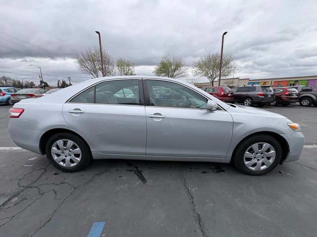 2010 Toyota Camry 4dr Sedan I4 Automatic LE - 22987375 - 3