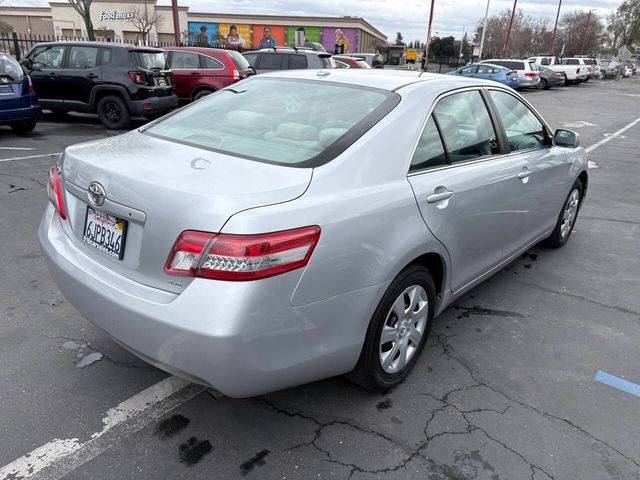 2010 Toyota Camry 4dr Sedan I4 Automatic LE - 22987375 - 4