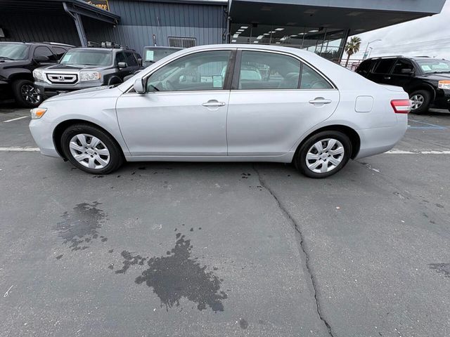 2010 Toyota Camry 4dr Sedan I4 Automatic LE - 22987375 - 7