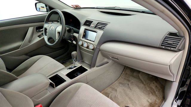 2010 Toyota Camry 4dr Sedan I4 Automatic LE - 23072431 - 22