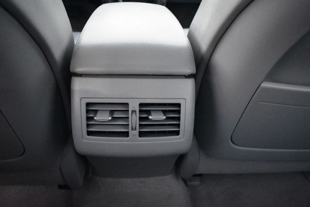 2010 Toyota Camry 4dr Sedan I4 Automatic XLE - 22982234 - 20