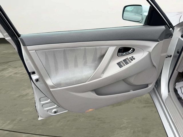 2010 Toyota Camry 4dr Sedan V6 Automatic LE - 23045396 - 13