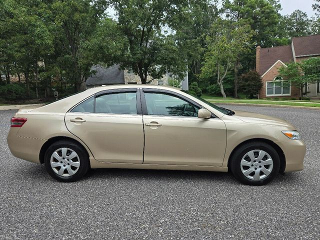 2010 Toyota Camry 4dr Sedan V6 Automatic LE - 23046244 - 4
